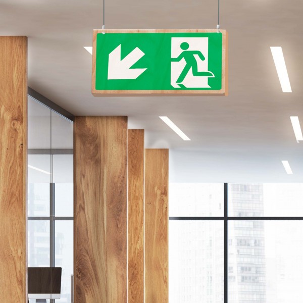segnaletica di sicurezza su targhe in legno sospesa