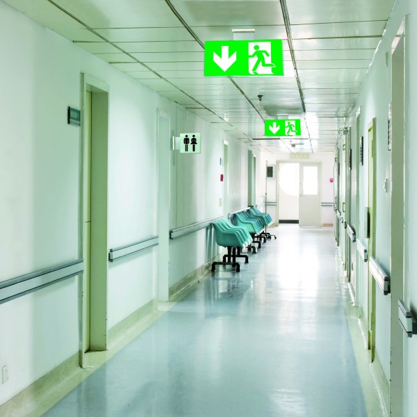 segnaletica in vetro a bandiera o a soffitto